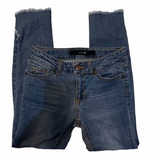 Joe’s Cropped Frayed Hem  Jeans